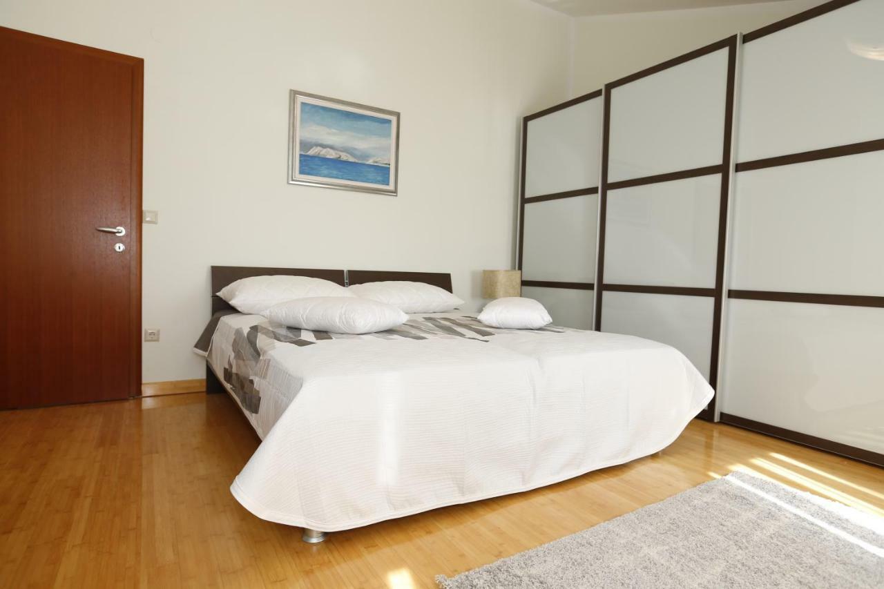 Apartment Bojan With Terrace And Sea View Baška Εξωτερικό φωτογραφία